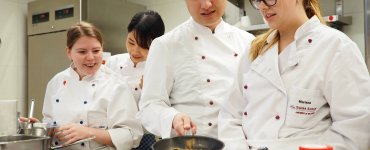 EHL Passugg Campus - Students in Kitchen