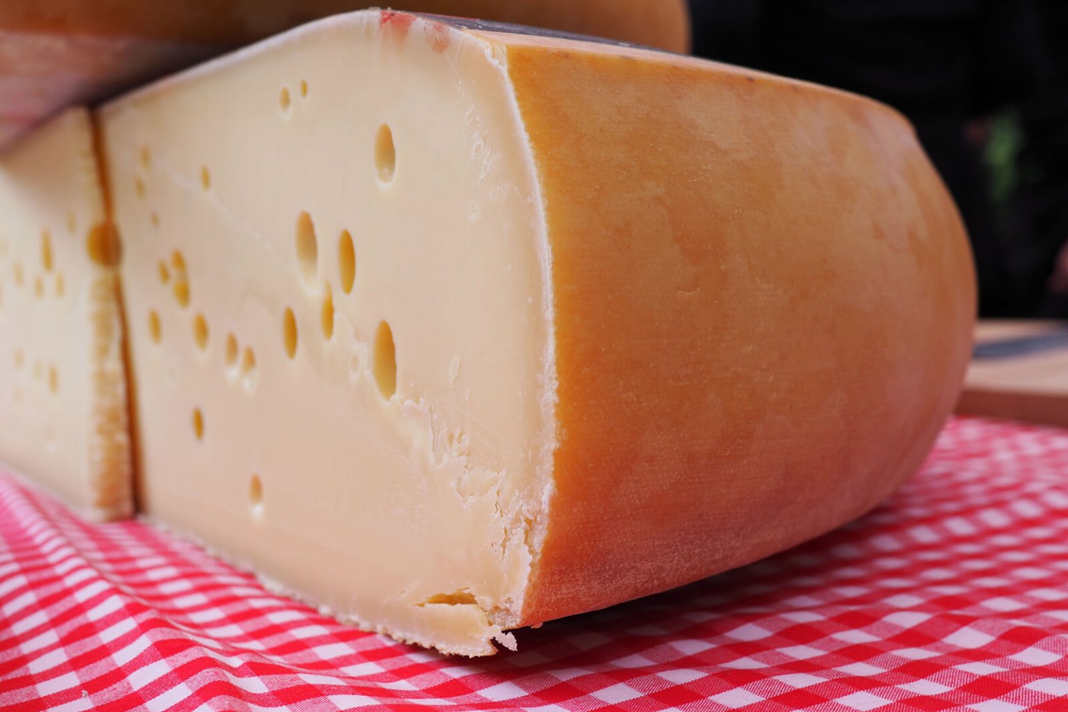 Cheese In Switzerland: Fun Facts, Cheese Factories, Best Varieties ...