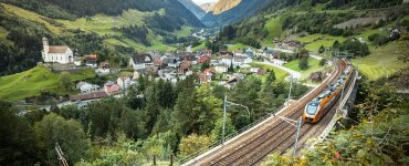 Treno Gottardo Train Line in Wassen, Switzerland