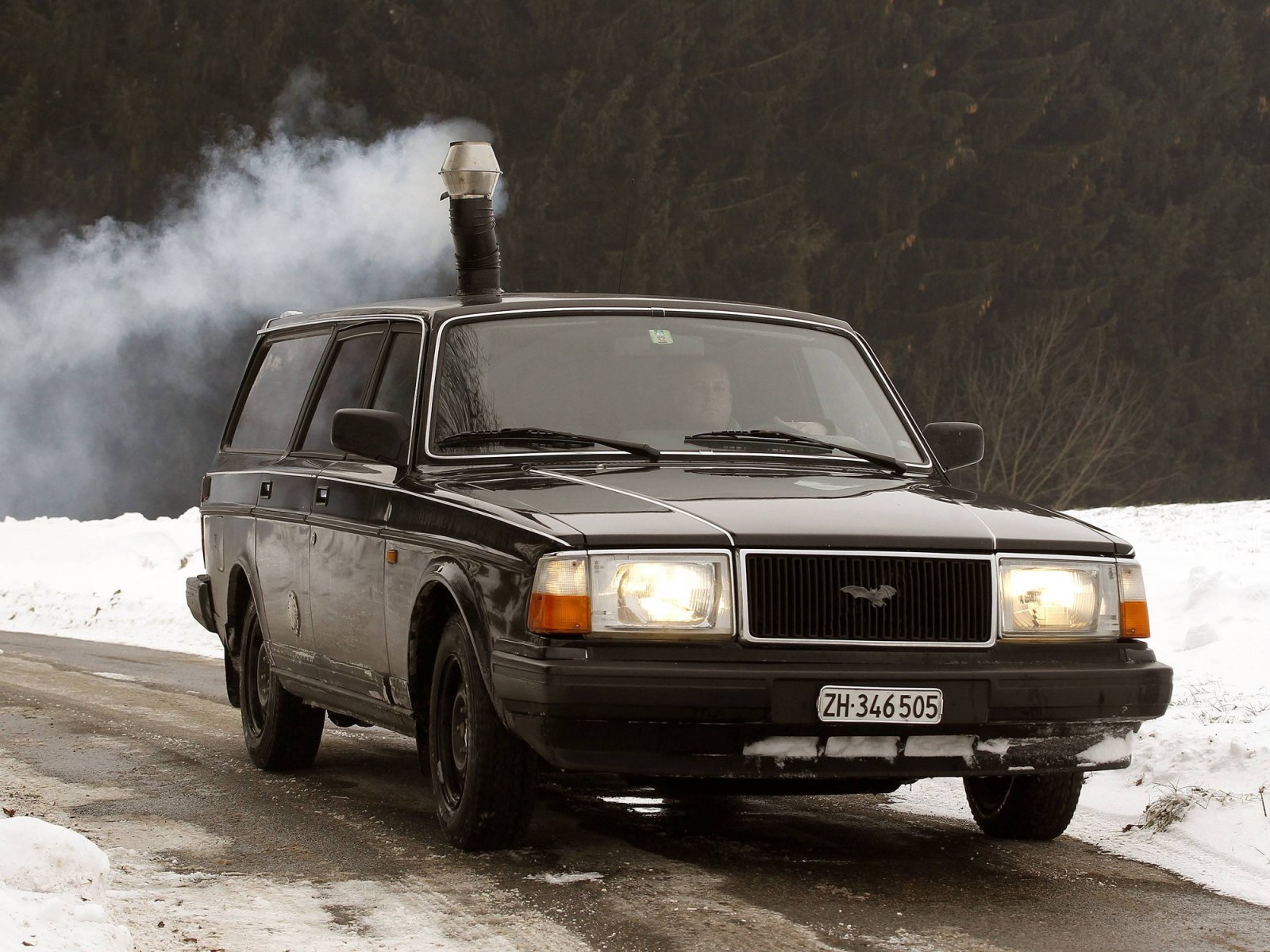 Video: A Wood Stove is a Unique Way to Heat a Volvo