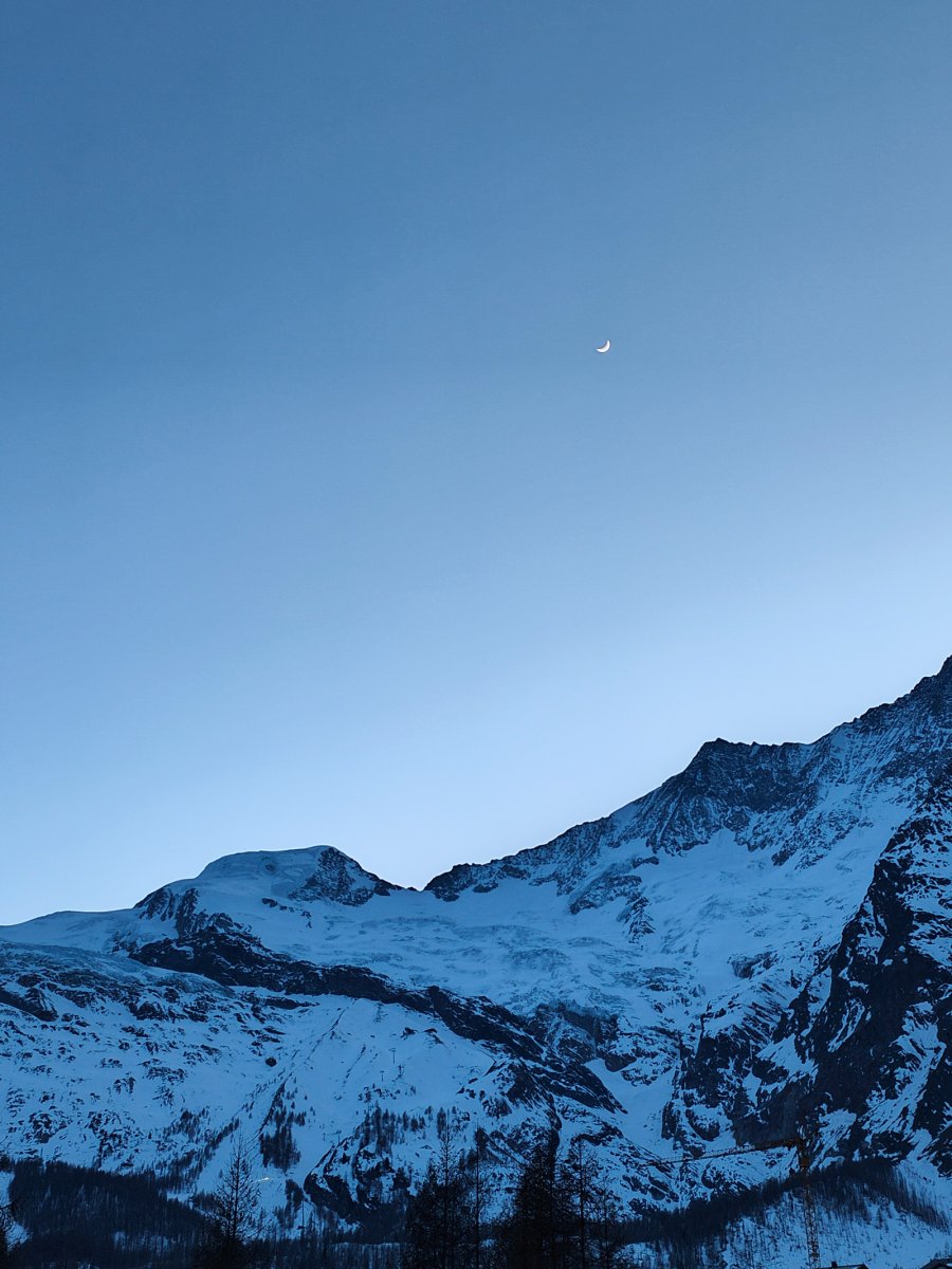 Glacier Trail Saas Fee: hiking a real glacier with snowshoes - Newly ...